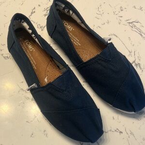 TOMS Women's Dark Blue Canvas Loafers